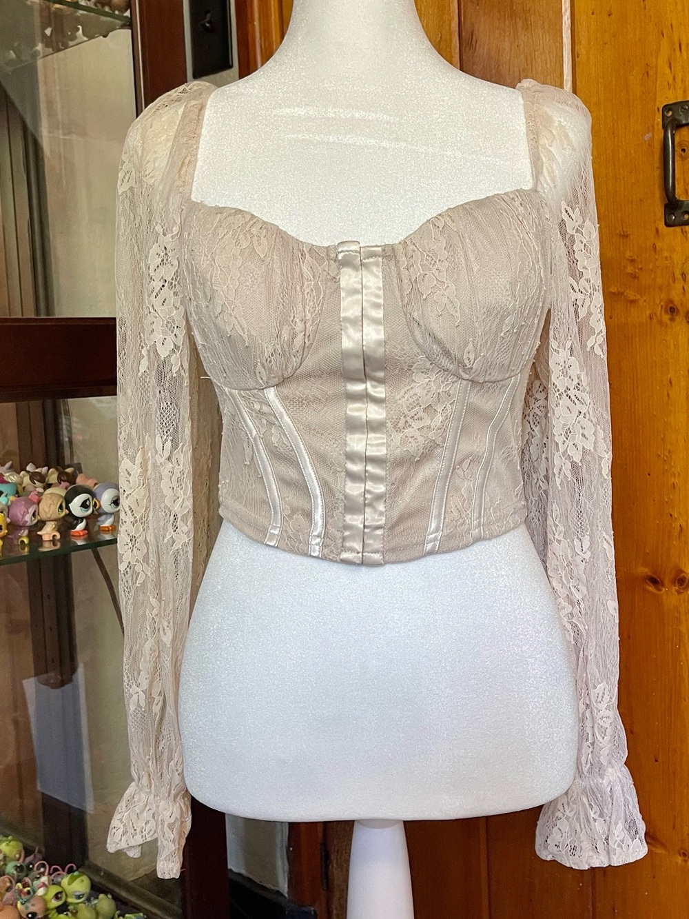 Windsor Like New Cream Beige Lace Corset Long Sleeved Top Size M